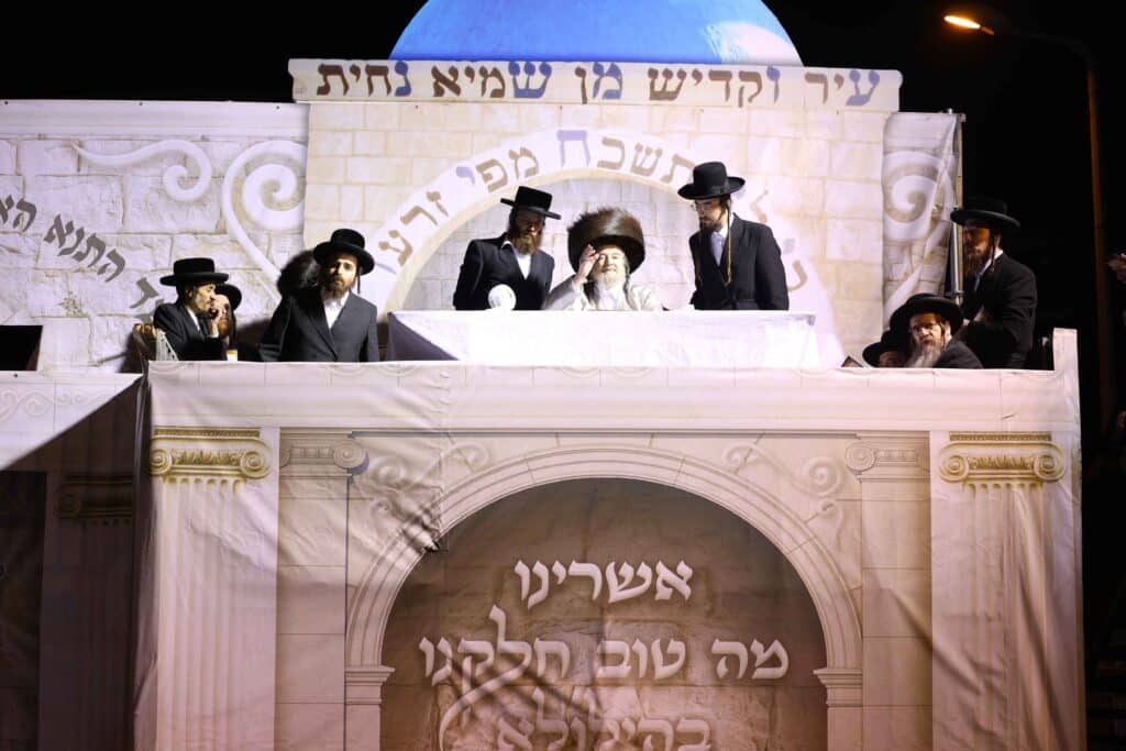 תיעוד: כשזקן רבני ברסלב העלה את האש לכבוד רשב"י