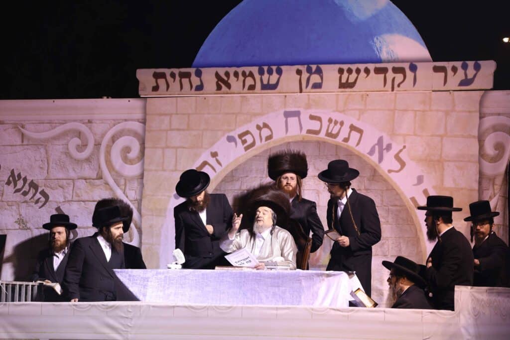 תיעוד: כשזקן רבני ברסלב העלה את האש לכבוד רשב"י