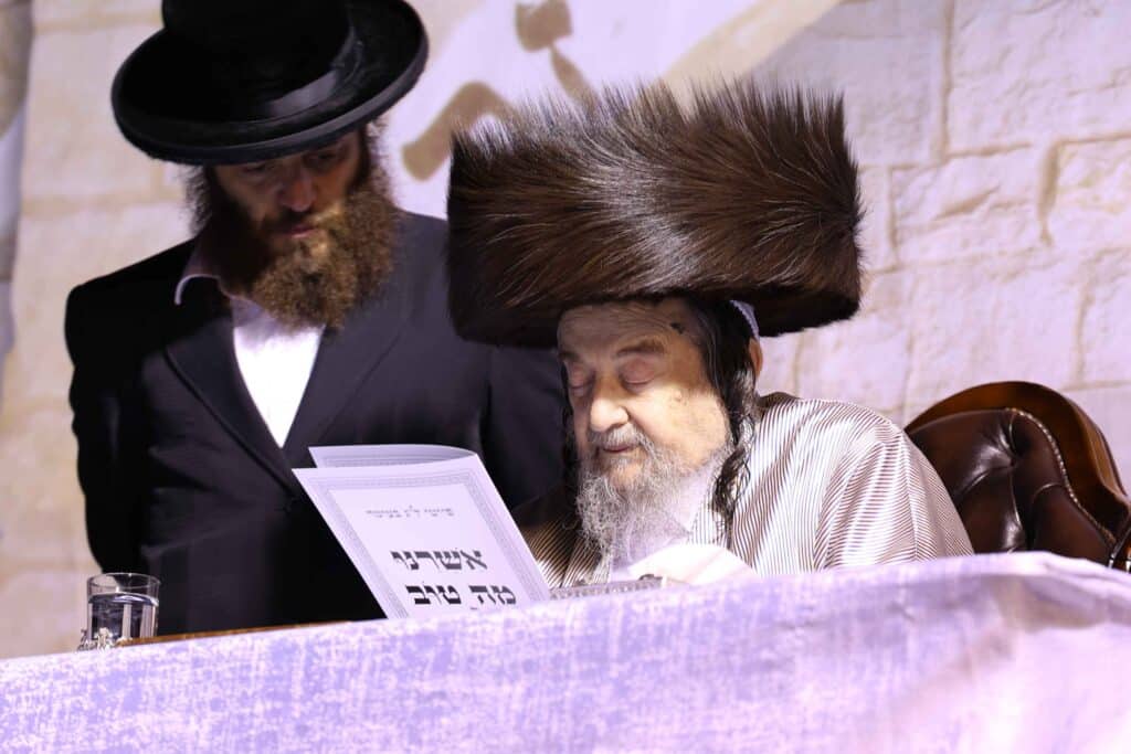 תיעוד: כשזקן רבני ברסלב העלה את האש לכבוד רשב"י