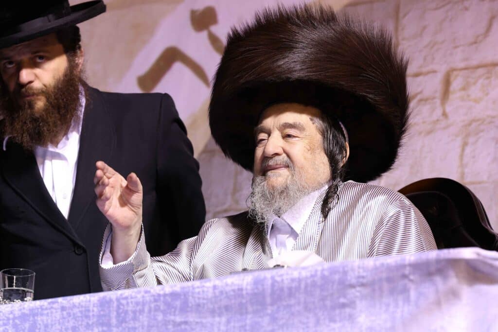 תיעוד: כשזקן רבני ברסלב העלה את האש לכבוד רשב"י