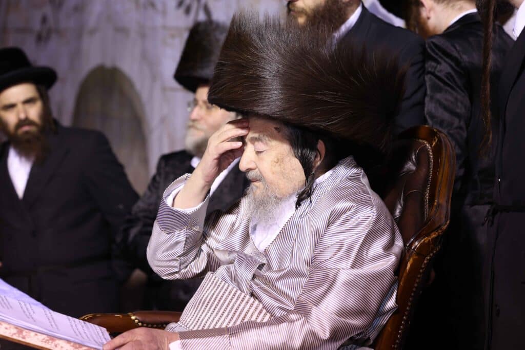 תיעוד: כשזקן רבני ברסלב העלה את האש לכבוד רשב"י