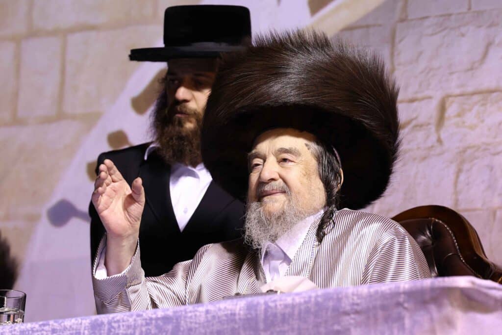 תיעוד: כשזקן רבני ברסלב העלה את האש לכבוד רשב"י