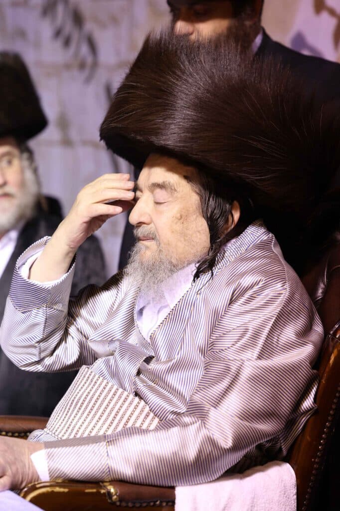 תיעוד: כשזקן רבני ברסלב העלה את האש לכבוד רשב"י