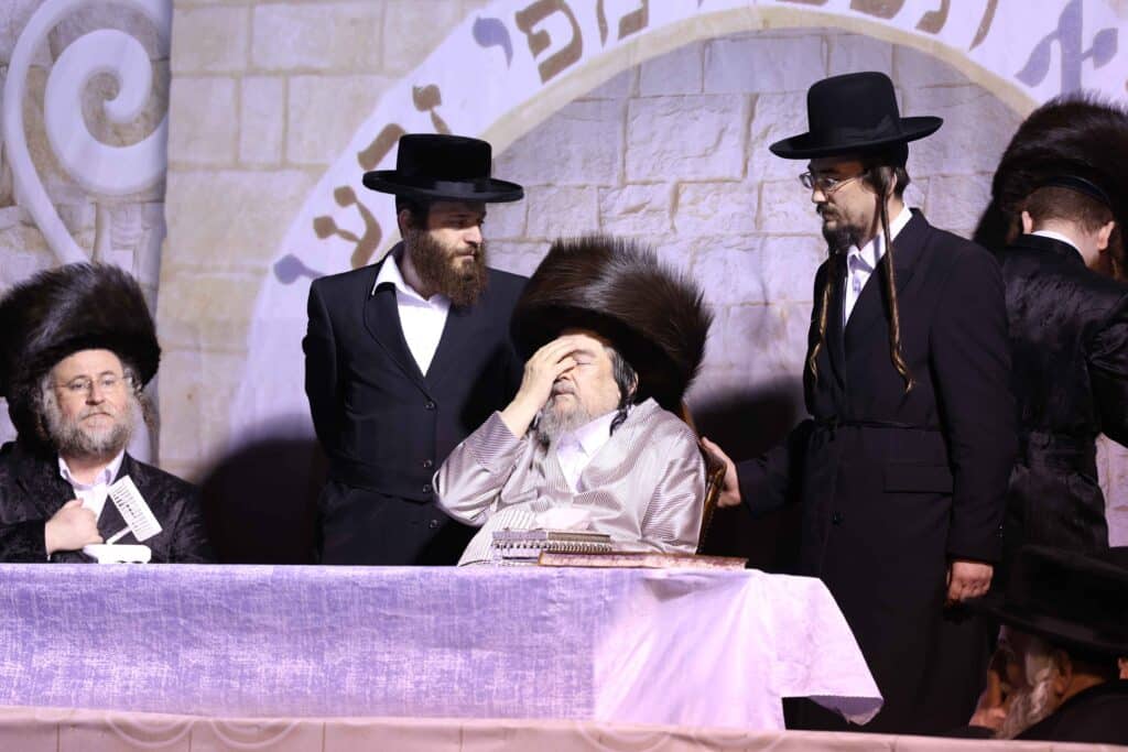 תיעוד: כשזקן רבני ברסלב העלה את האש לכבוד רשב"י