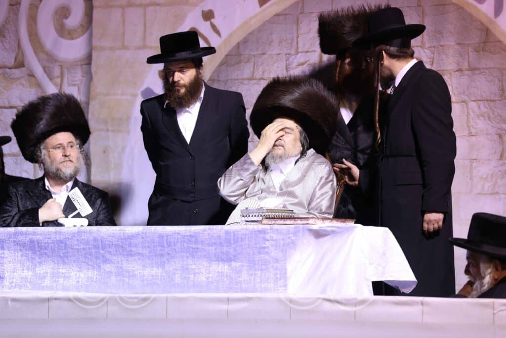 תיעוד: כשזקן רבני ברסלב העלה את האש לכבוד רשב"י