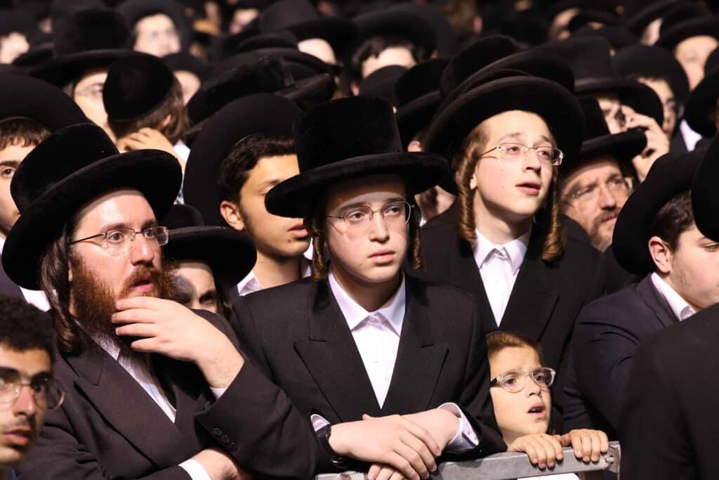 תיעוד: כשזקן רבני ברסלב העלה את האש לכבוד רשב"י