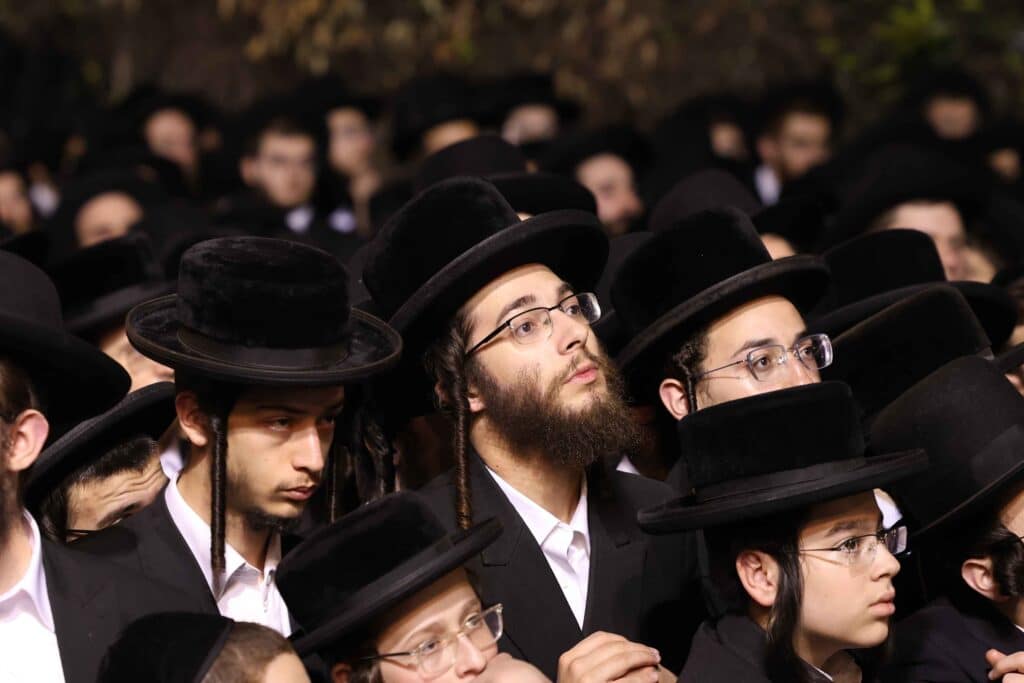 תיעוד: כשזקן רבני ברסלב העלה את האש לכבוד רשב"י