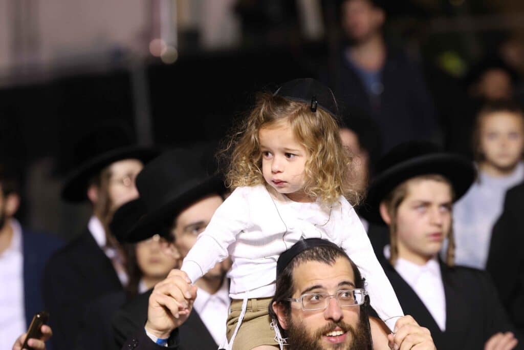 תיעוד: כשזקן רבני ברסלב העלה את האש לכבוד רשב"י