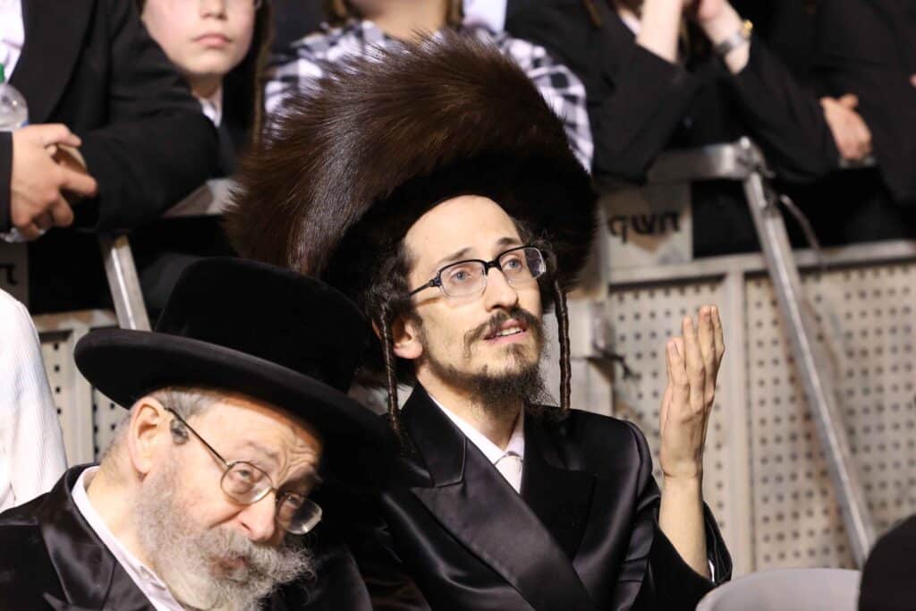 תיעוד: כשזקן רבני ברסלב העלה את האש לכבוד רשב"י