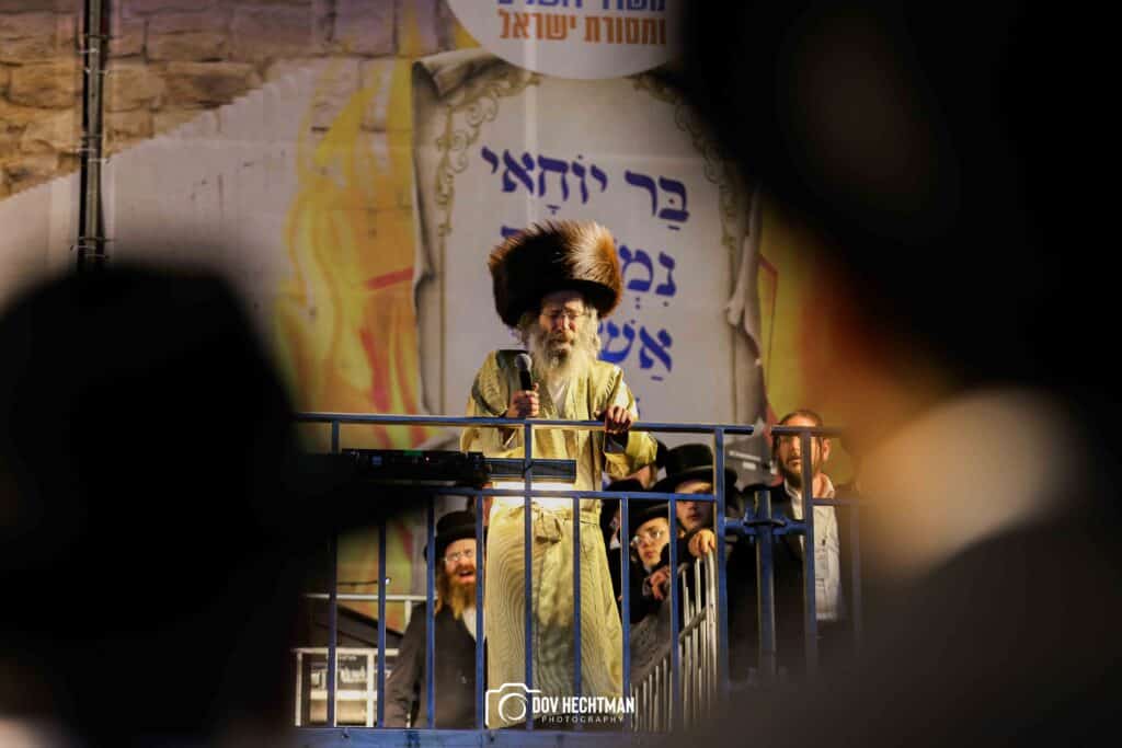 רבבות בהדלקת הענק של המשפיע הגה״צ ר׳ אלימלך בידרמן