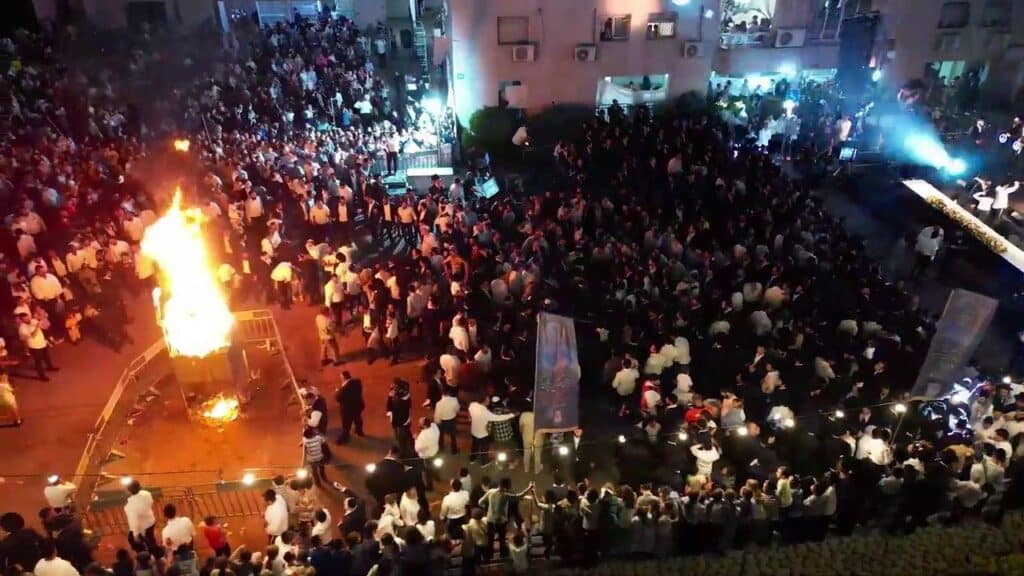 אשדוד: אלפים השתתפו בהדלקה המרכזית במעמד הראש"ל אשדוד: אלפים השתתפו בהדלקה המרכזית במעמד הראש"ל