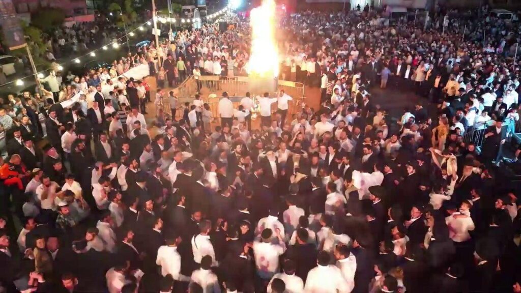 אשדוד: אלפים השתתפו בהדלקה המרכזית במעמד הראש"ל אשדוד: אלפים השתתפו בהדלקה המרכזית במעמד הראש"ל