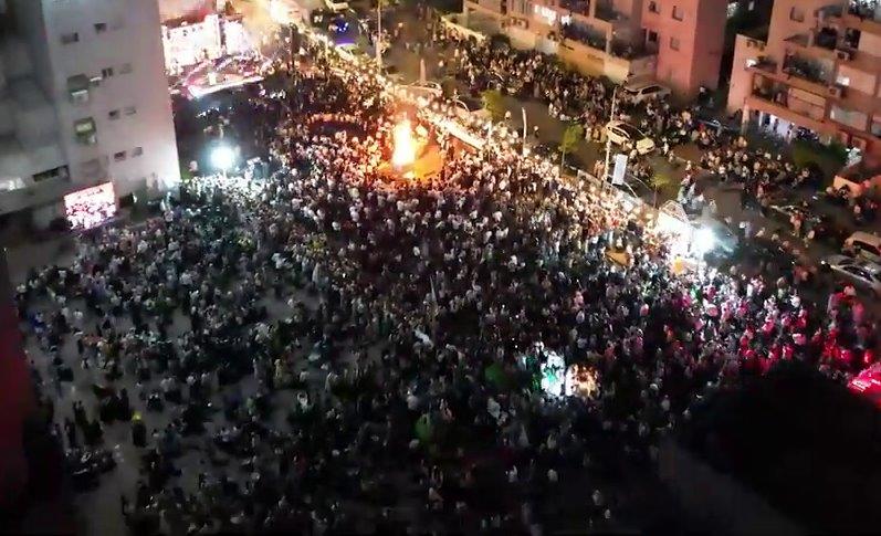 אשדוד: אלפים השתתפו בהדלקה המרכזית במעמד הראש"ל אשדוד: אלפים השתתפו בהדלקה המרכזית במעמד הראש"ל