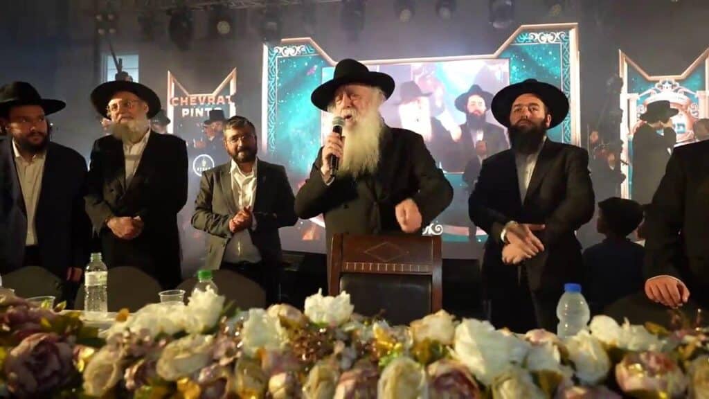 אשדוד: אלפים השתתפו בהדלקה המרכזית במעמד הראש"ל אשדוד: אלפים השתתפו בהדלקה המרכזית במעמד הראש"ל