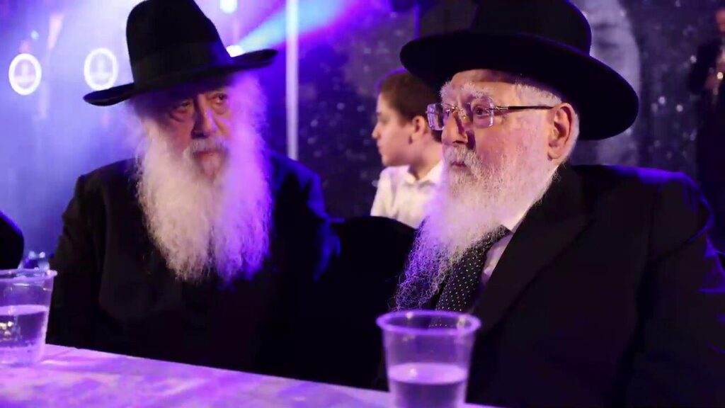 אשדוד: אלפים השתתפו בהדלקה המרכזית במעמד הראש"ל אשדוד: אלפים השתתפו בהדלקה המרכזית במעמד הראש"ל