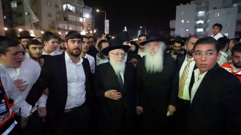 אשדוד: אלפים השתתפו בהדלקה המרכזית במעמד הראש"ל אשדוד: אלפים השתתפו בהדלקה המרכזית במעמד הראש"ל