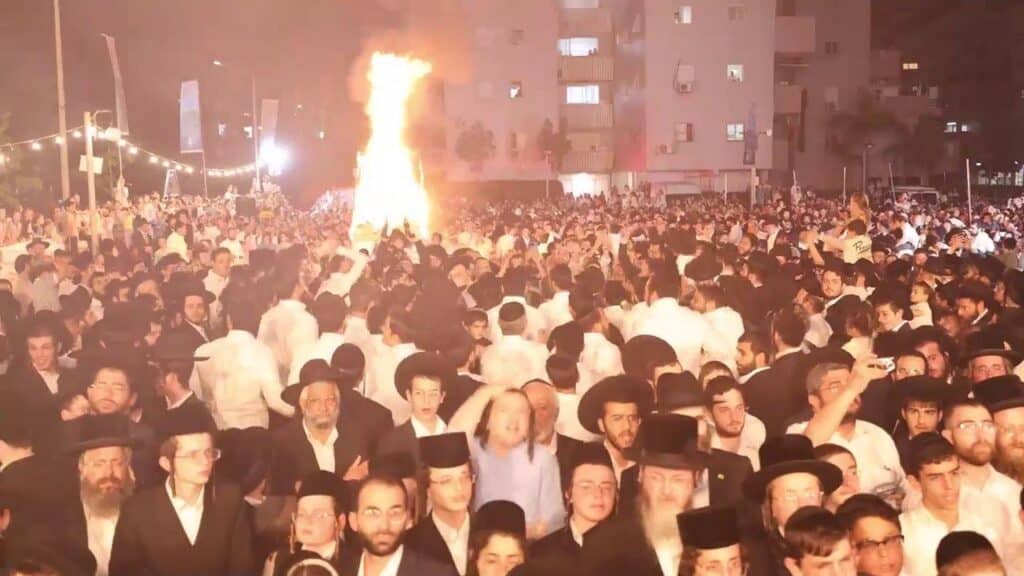 אשדוד: אלפים השתתפו בהדלקה המרכזית במעמד הראש"ל אשדוד: אלפים השתתפו בהדלקה המרכזית במעמד הראש"ל