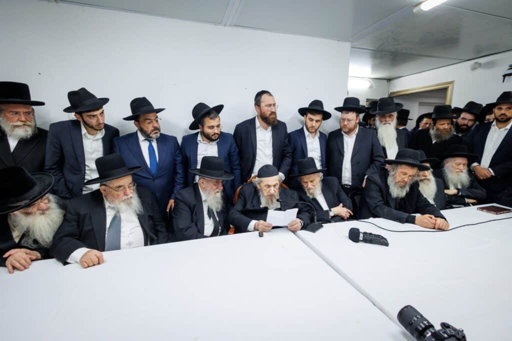 מרן הגר"ד לנדו: "רשויות המשפט מכבידים את גזירותיהם" מרן הגר"ד לנדו: "רשויות המשפט מכבידים את גזירותיהם"