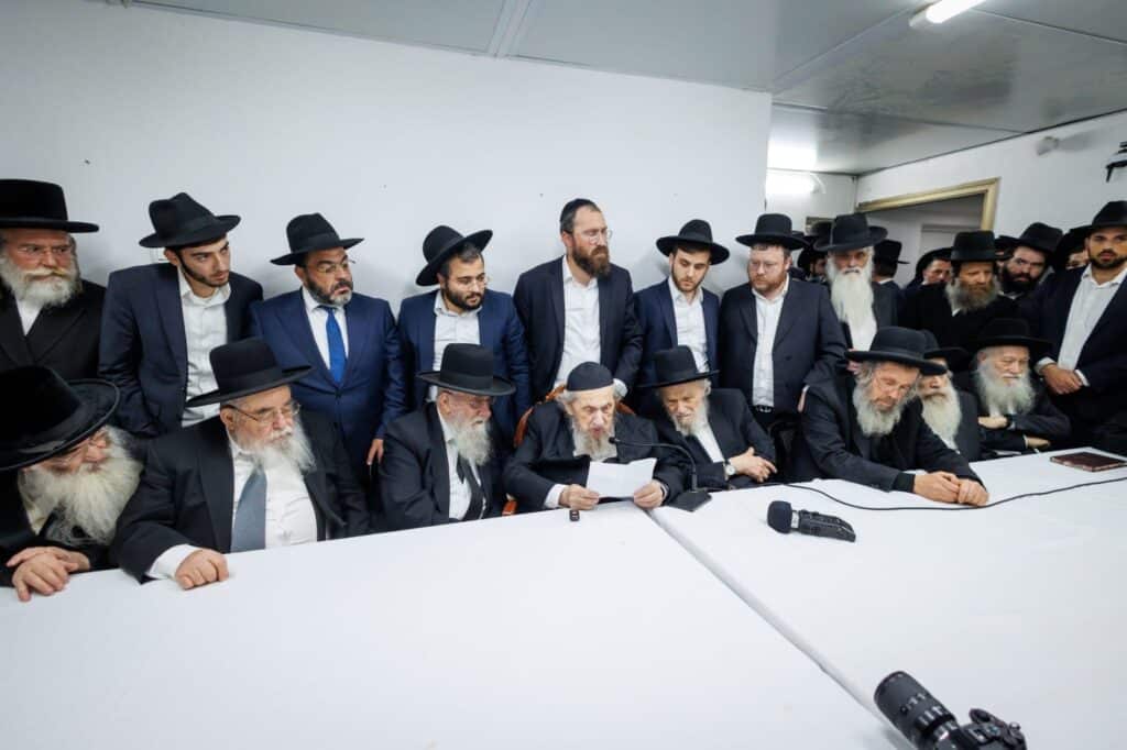 תיעוד ראשון: ראשי הישיבות התכנסו במעונו של מרן הגר"ד לנדו