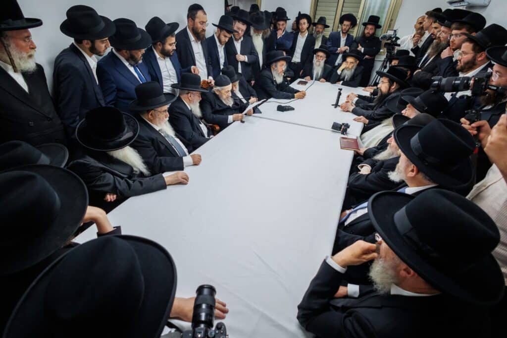 תיעוד ראשון: ראשי הישיבות התכנסו במעונו של מרן הגר"ד לנדו