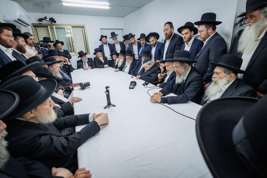 מרן הגר"ד לנדו: "רשויות המשפט מכבידים את גזירותיהם" מרן הגר"ד לנדו: "רשויות המשפט מכבידים את גזירותיהם"