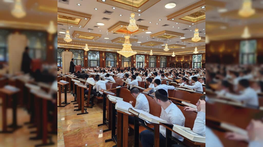 ימים ספורים לאחר הניתוח: הגר"ב שרייבר מסר שיחה בישיבה