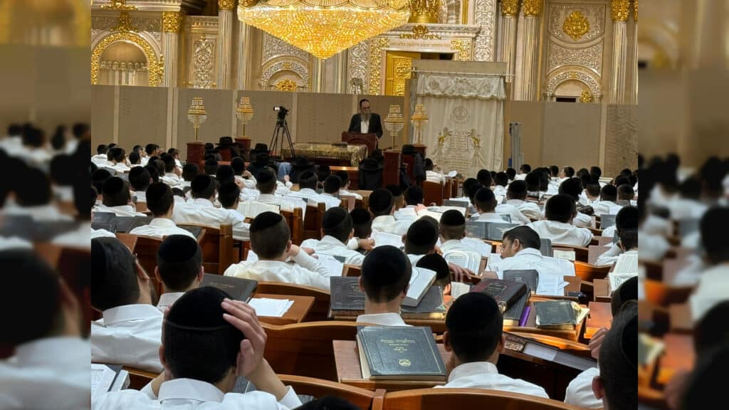 ימים ספורים לאחר הניתוח: הגר"ב שרייבר מסר שיחה בישיבה