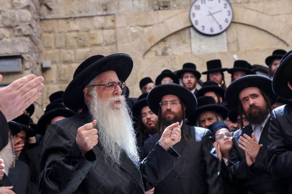 חסידים ואנשי מעשה: האנשים החזקים בחצרות האדמו"רים