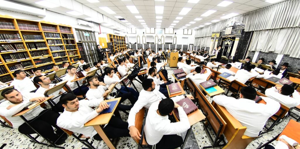 בני ברק: הגר"ש שטיינמן חיזק את בחורי ישיבת 'נחלת דן'