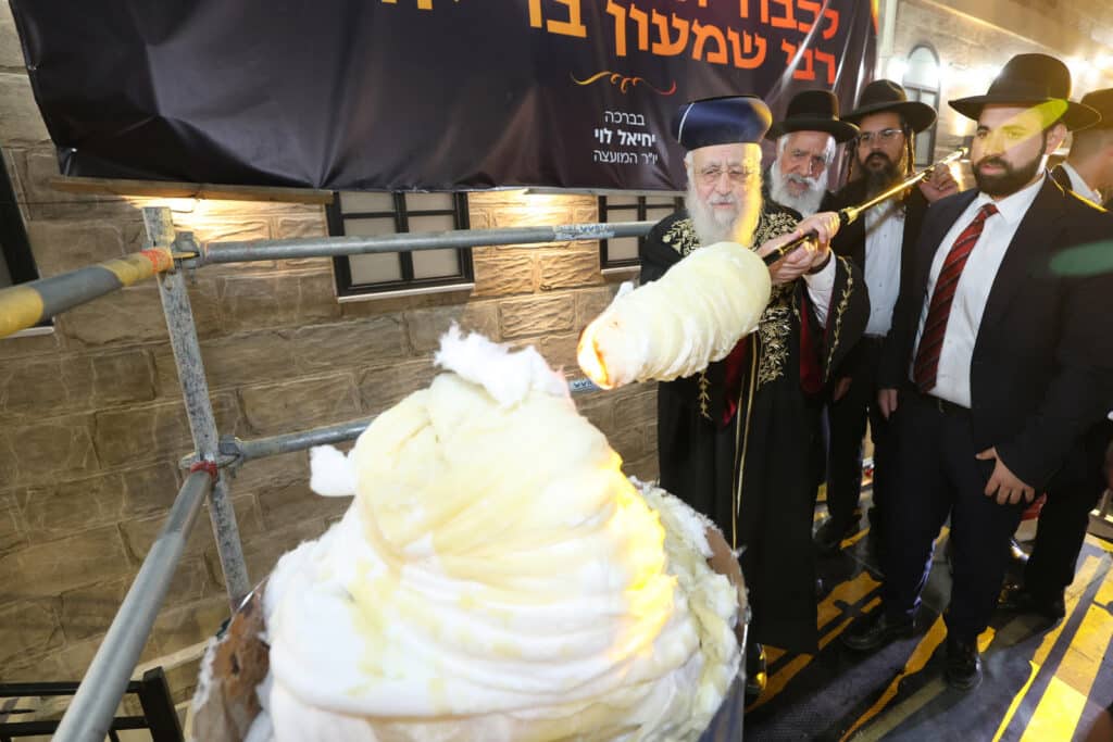 הגר"י יוסף והגאב"ד הציתו את האש במעמד המרכזי בבני ברק