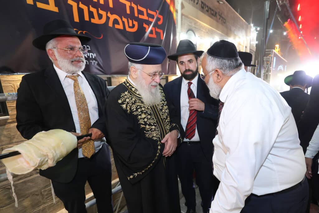 הגר"י יוסף והגאב"ד הציתו את האש במעמד המרכזי בבני ברק