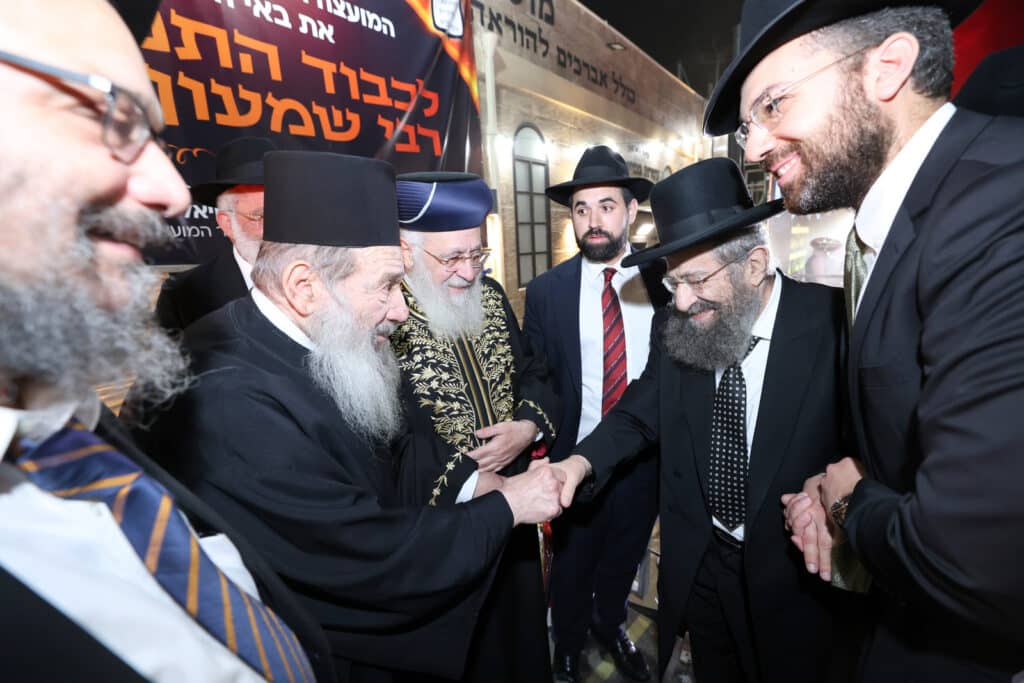 הגר"י יוסף והגאב"ד הציתו את האש במעמד המרכזי בבני ברק