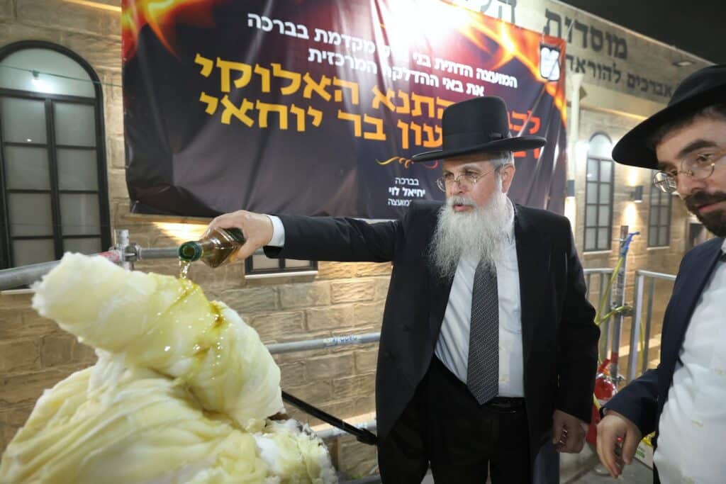 הגר"י יוסף והגאב"ד הציתו את האש במעמד המרכזי בבני ברק