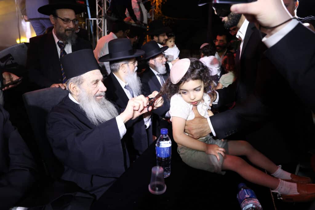 הגר"י יוסף והגאב"ד הציתו את האש במעמד המרכזי בבני ברק