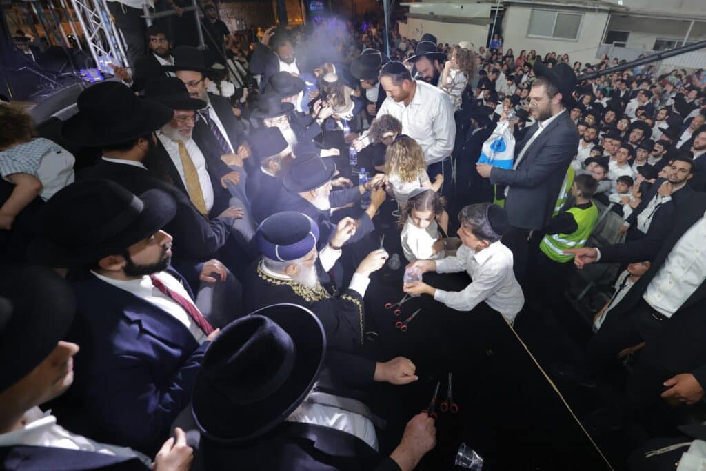 הגר"י יוסף והגאב"ד הציתו את האש במעמד המרכזי בבני ברק