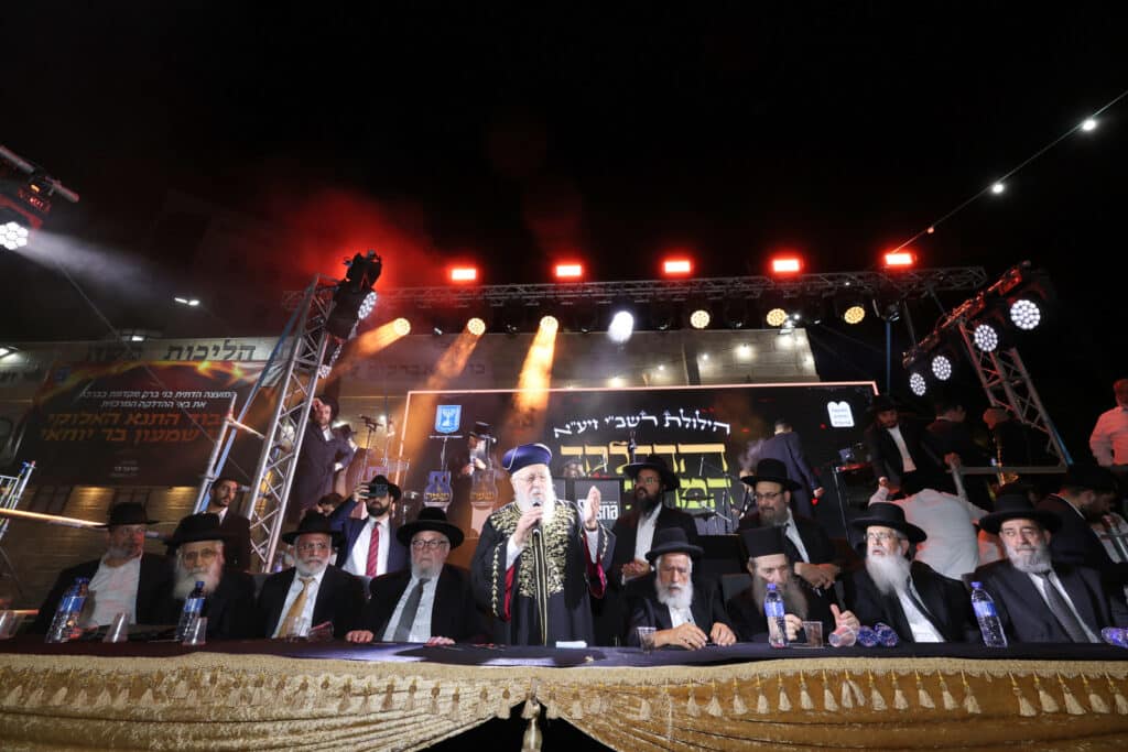 הגר"י יוסף והגאב"ד הציתו את האש במעמד המרכזי בבני ברק