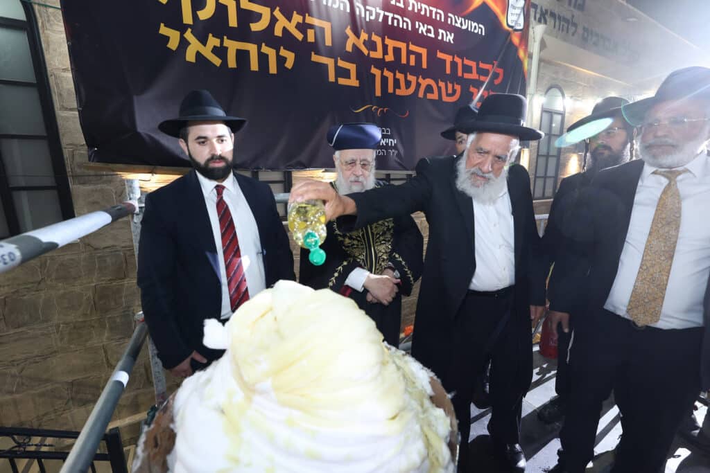 הגר"י יוסף והגאב"ד הציתו את האש במעמד המרכזי בבני ברק