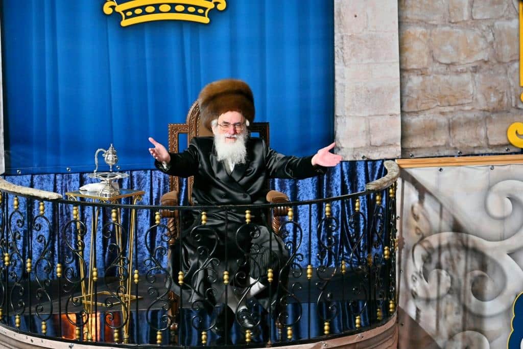 גלריה: הרבי מויז'ניץ ירה בחץ וקשת וערך טיש לאלפי החסידים