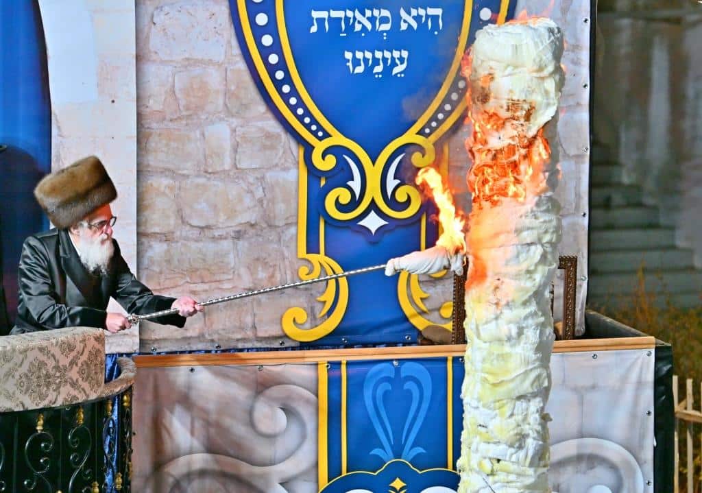 גלריה: הרבי מויז'ניץ ירה בחץ וקשת וערך טיש לאלפי החסידים