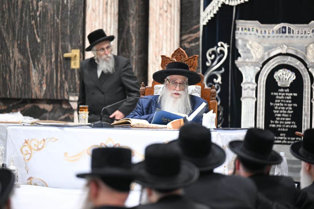 חלאקה וחץ וקשת: הרבי מצאנז ערך את שולחנו בהילולת הרשב"י