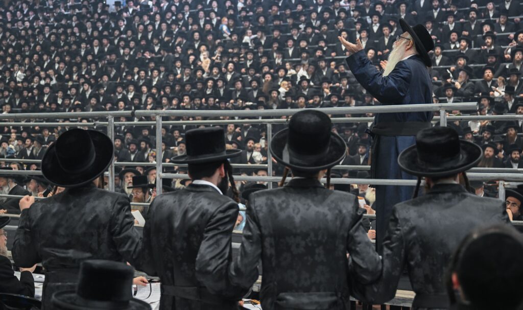 חלאקה וחץ וקשת: הרבי מצאנז ערך את שולחנו בהילולת הרשב"י