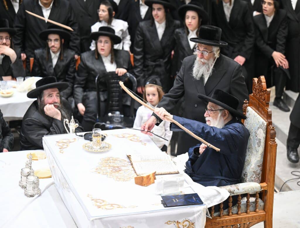 חלאקה וחץ וקשת: הרבי מצאנז ערך את שולחנו בהילולת הרשב"י