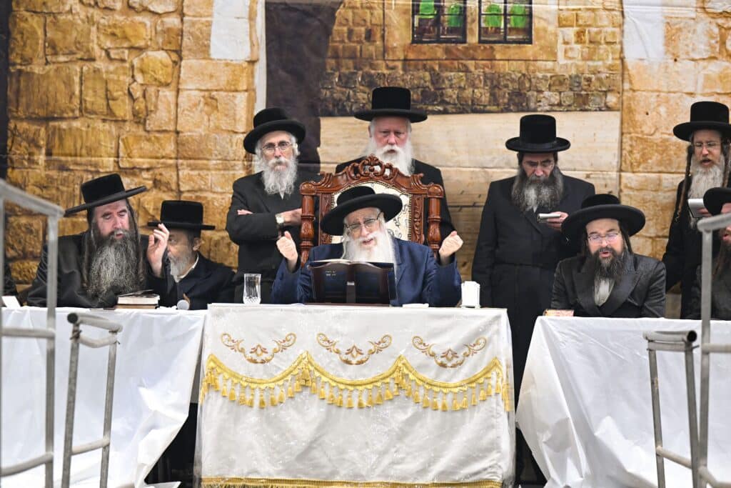 חלאקה וחץ וקשת: הרבי מצאנז ערך את שולחנו בהילולת הרשב"י