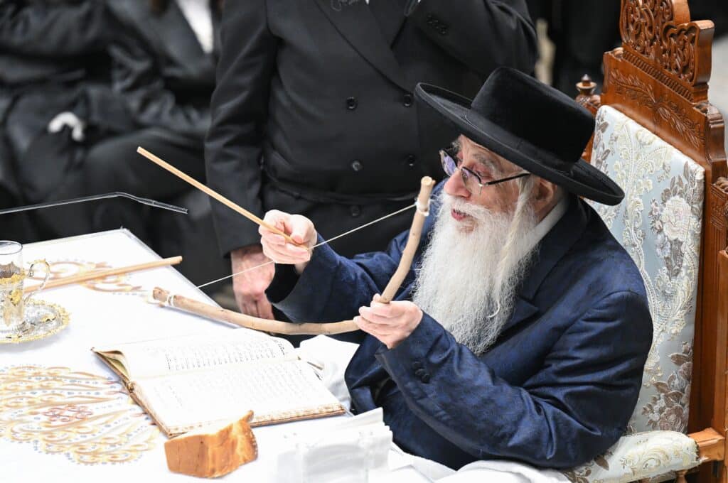 חלאקה וחץ וקשת: הרבי מצאנז ערך את שולחנו בהילולת הרשב"י