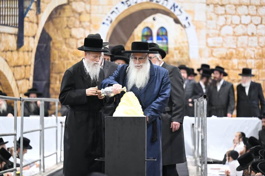 חלאקה וחץ וקשת: הרבי מצאנז ערך את שולחנו בהילולת הרשב"י