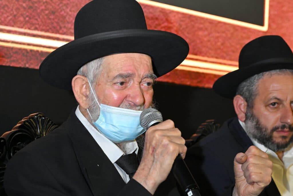 מאות אבות ובנים התכנסו להדלקה המרכזית בשמואל הנביא