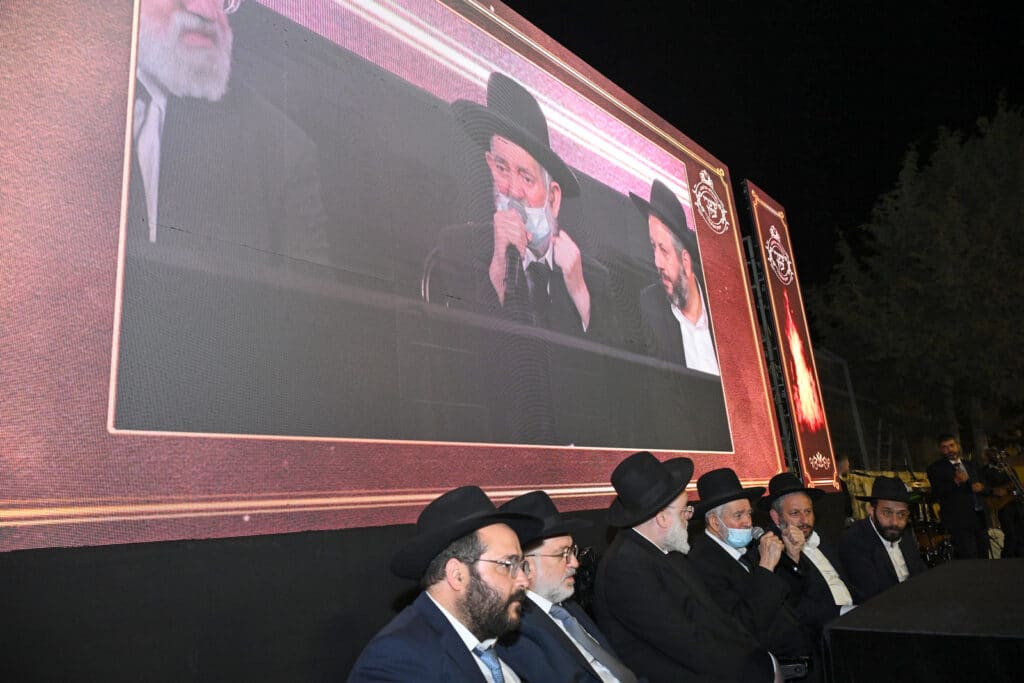 מאות אבות ובנים התכנסו להדלקה המרכזית בשמואל הנביא