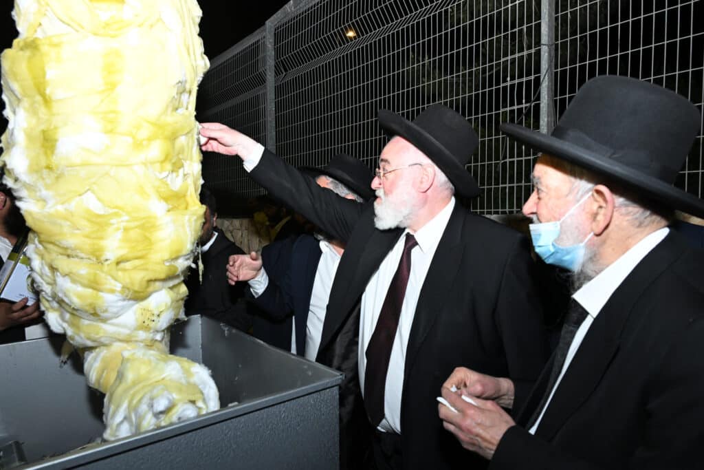 מאות אבות ובנים התכנסו להדלקה המרכזית בשמואל הנביא