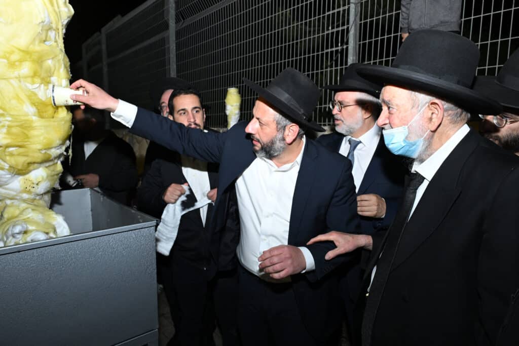 מאות אבות ובנים התכנסו להדלקה המרכזית בשמואל הנביא