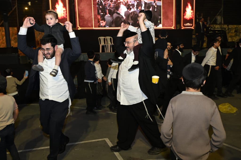 מאות אבות ובנים התכנסו להדלקה המרכזית בשמואל הנביא